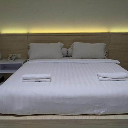 Twin Star Hotel Surakarta  Exterior photo